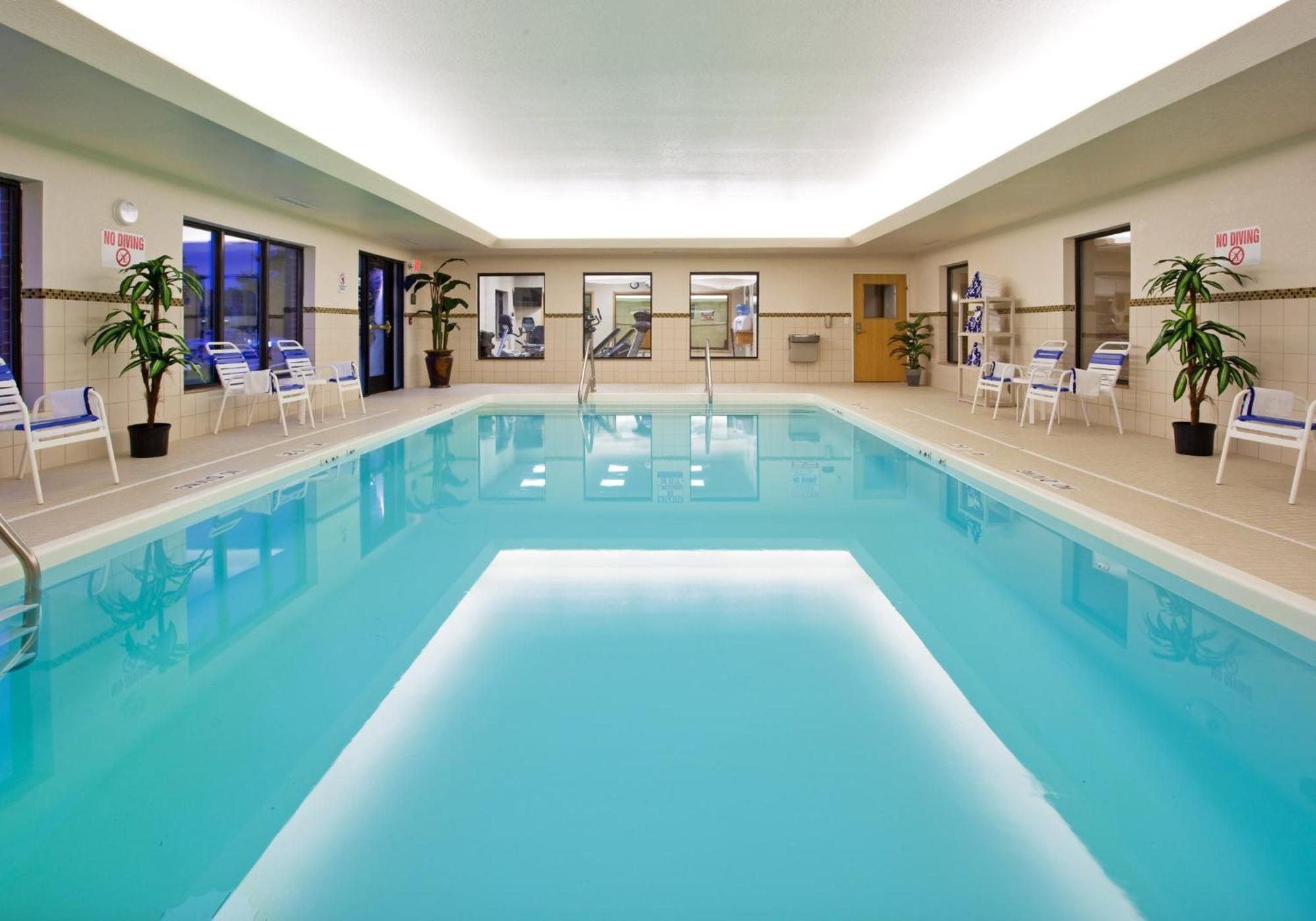 Holiday Inn Express Hotel & Suites Detroit-Utica By Ihg Kültér fotó