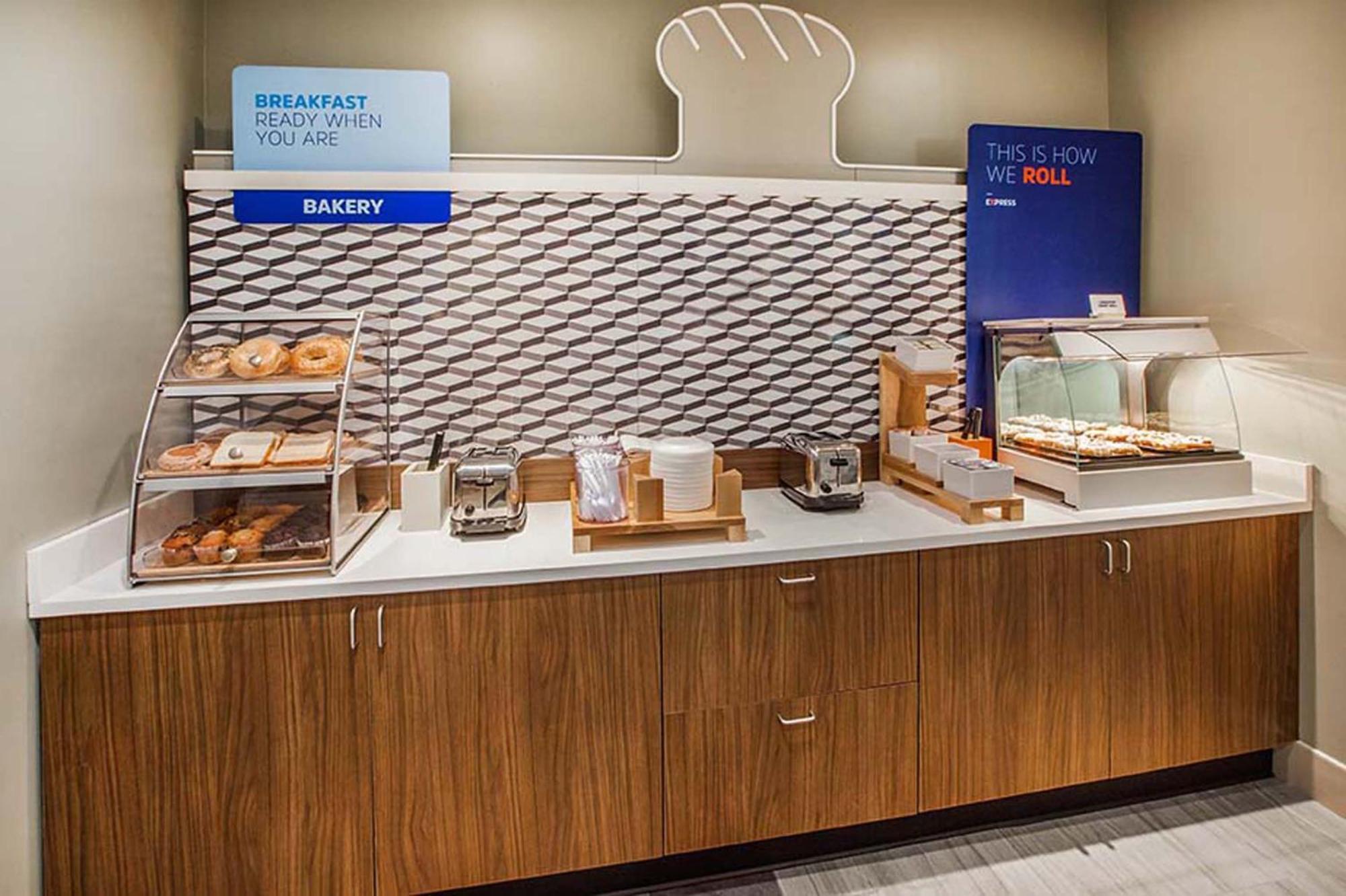Holiday Inn Express Hotel & Suites Detroit-Utica By Ihg Kültér fotó