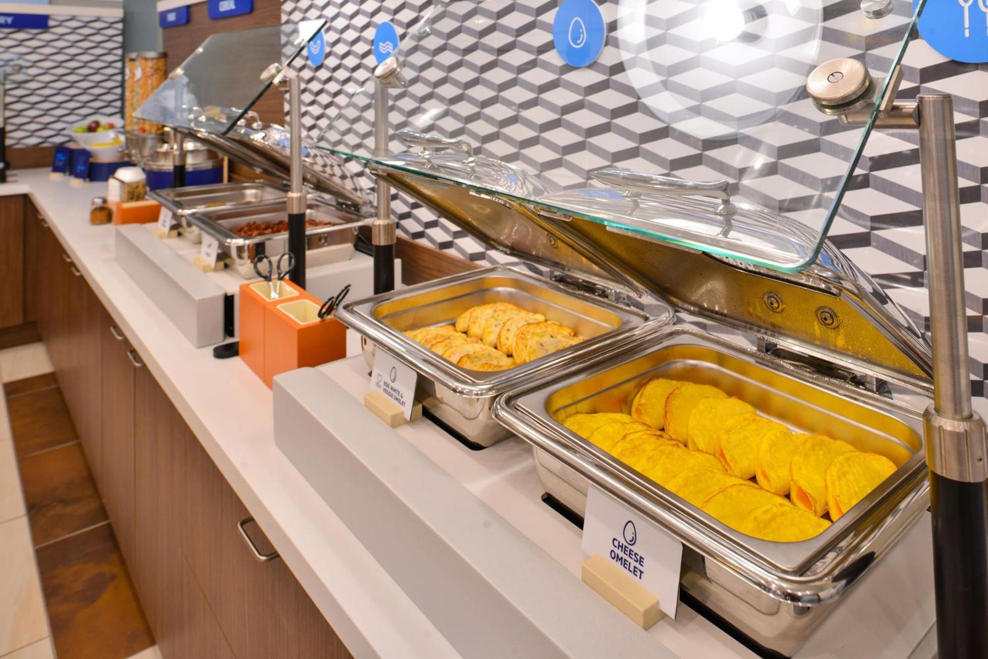 Holiday Inn Express Hotel & Suites Detroit-Utica By Ihg Kültér fotó