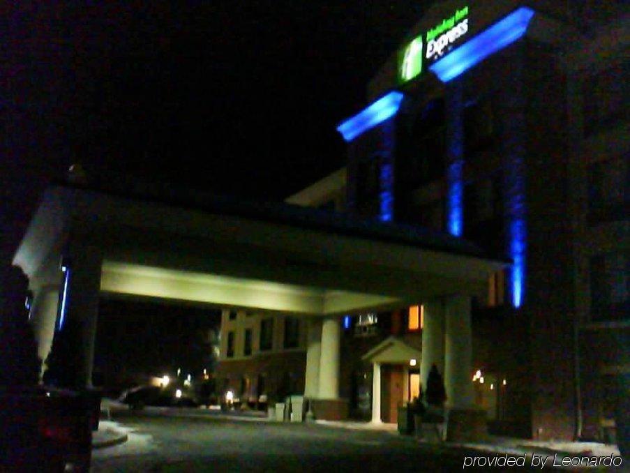 Holiday Inn Express Hotel & Suites Detroit-Utica, An Ihg Hotel Kültér fotó