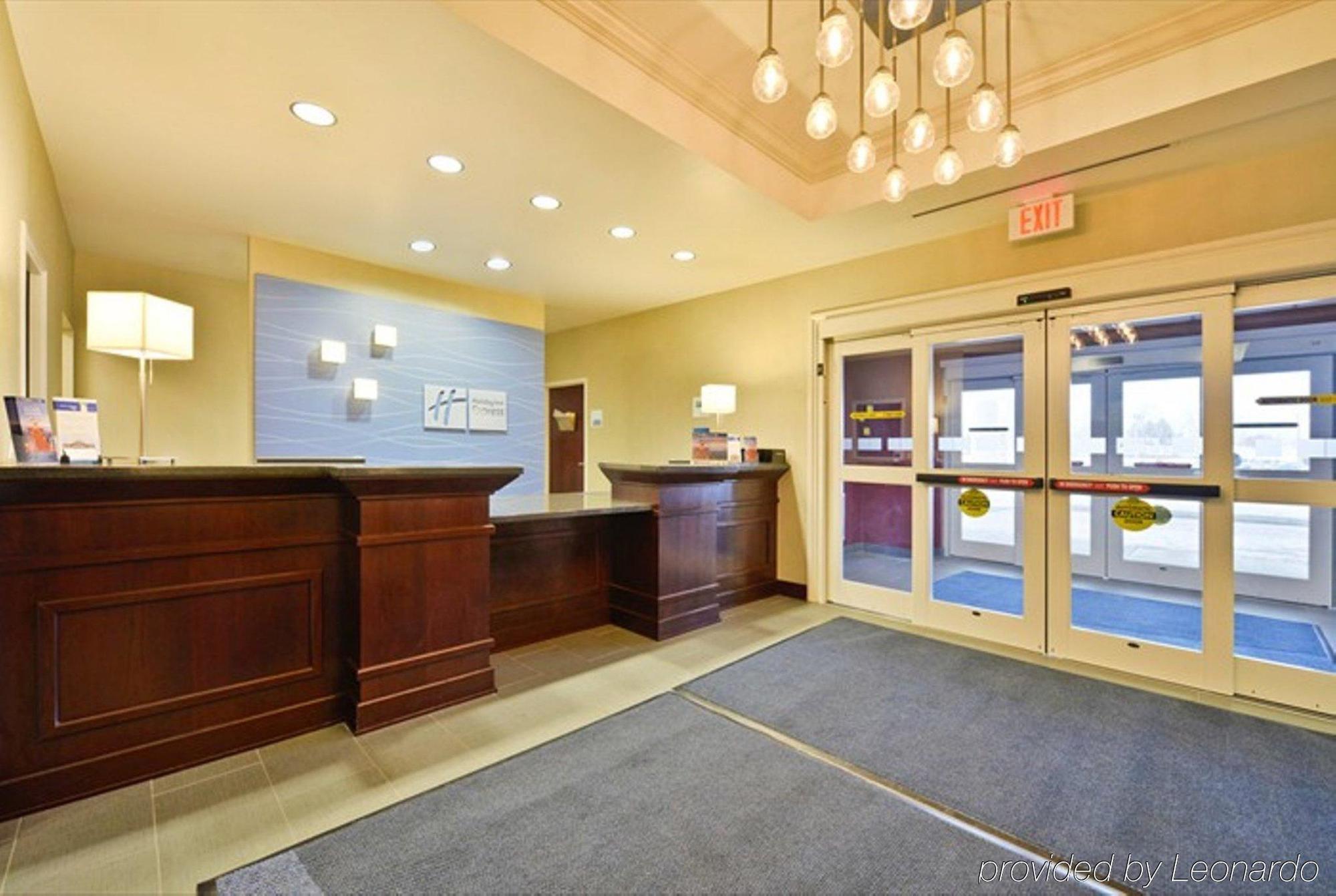 Holiday Inn Express Hotel & Suites Detroit-Utica By Ihg Kültér fotó