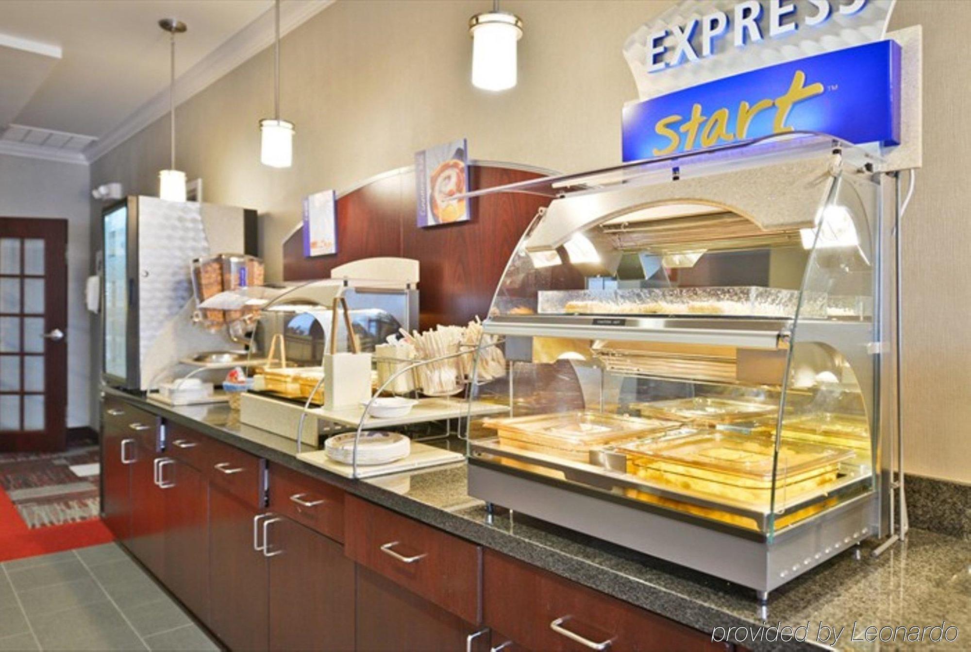 Holiday Inn Express Hotel & Suites Detroit-Utica By Ihg Kültér fotó